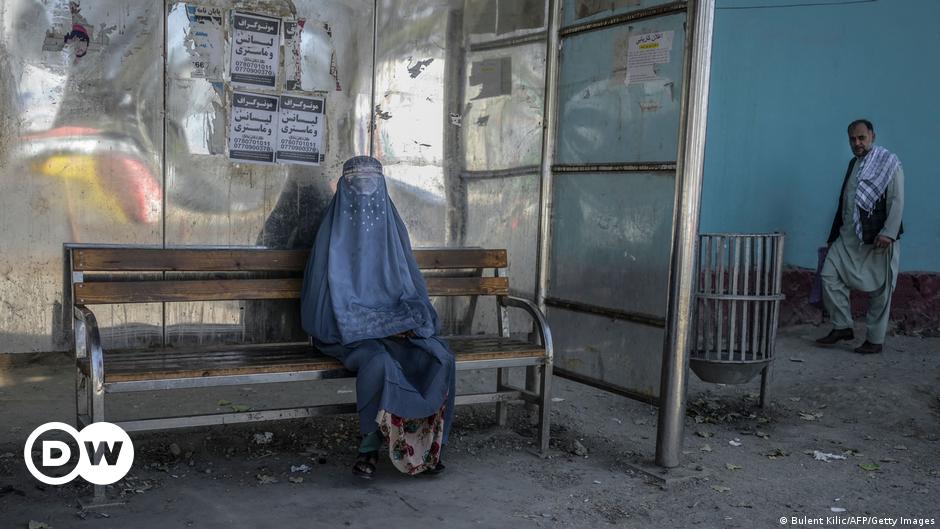 taliban-leader-orders-women-to-cover-their-faces-in-public-dw-07-05-2022