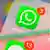 Иконки приложений WhatsApp и Telegram на экране телефона