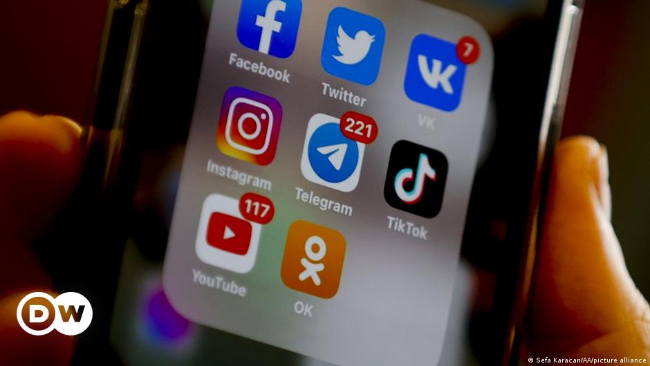 Người dùng Nga đang phải tìm kiếm các phương tiện khác để liên lạc với gia đình và bạn bè, sau khi Facebook và Instagram bị cấm ở đất nước này. Tuy nhiên, đây chỉ là một trong những trở ngại cho người dùng Nga, và họ vẫn có thể tìm thấy nhiều nền tảng xã hội khác để kết nối với thế giới bên ngoài.