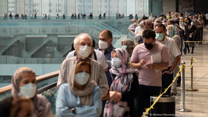 Iran | Coronavirus | Impfkampagne in Teheran