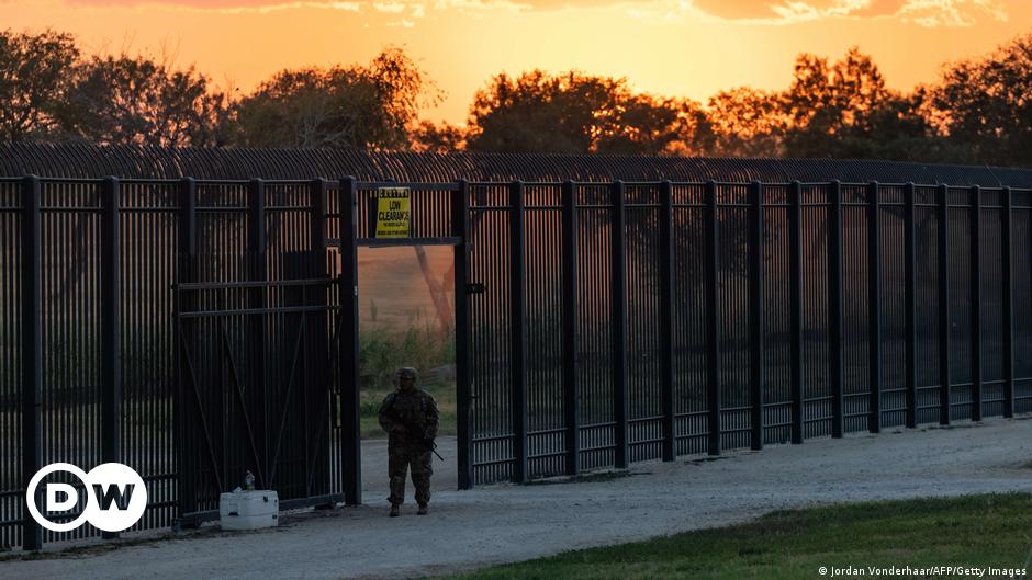 Texas construye su propio ″ muro en la frontera con México |  El mundo |  DW
