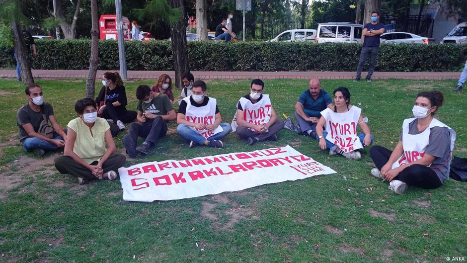 Students sleep in parks to protest rising rents in Turkey | Europe | News and current affairs from around the continent | DW - Vimarsana News