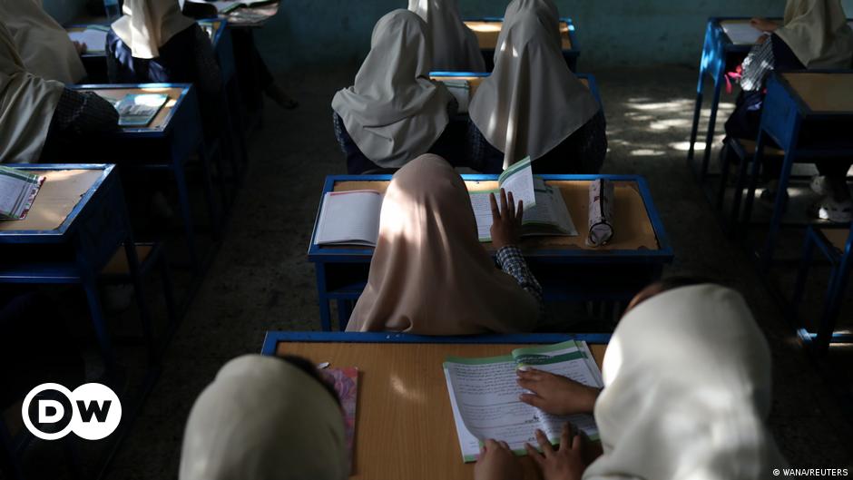 Afghanistan: Girls could return to school soon, says Taliban | DW | 21.09.2021