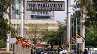 WM Anschlag Uganda Parlament Flaggen Halbmast Terrorismus