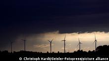 15.08.2021
Windräder nahe Garzweiler in NRW. (Themenbild, Symbolbild) Garzweiler, 15.08.2021