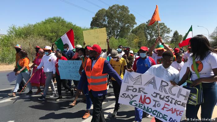 Demonstrationen gegen das Abkommen in Namibias Haupstadt Windhuk 2021 (Foto: Sakeus Iikela/DW)