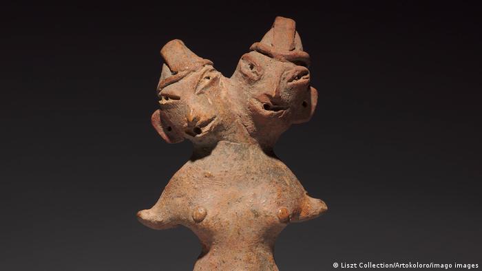 Figura femenina bicéfala de Tlatilco en México (1200-900 a.C.).