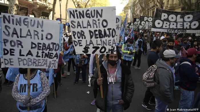 Manifestación en Buenos Aires por la subida del salario mínimo | Argentina  | DW 