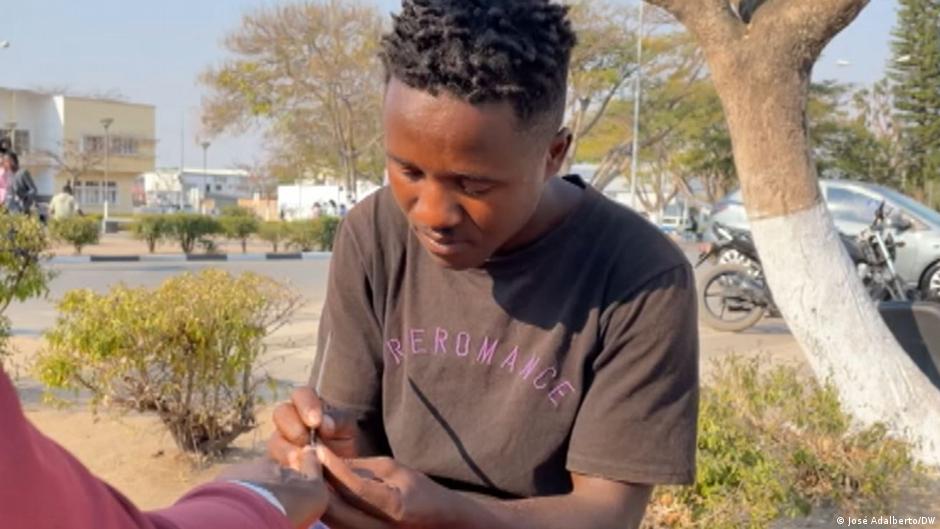 Angola's 'traveling' beauty salons – DW – 09/22/2021