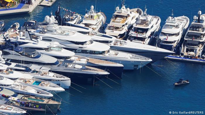 Monaco I Luxusboote während der Monaco Yacht Show