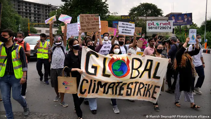 印度年轻人参与Fridays for Future气候保护活动。