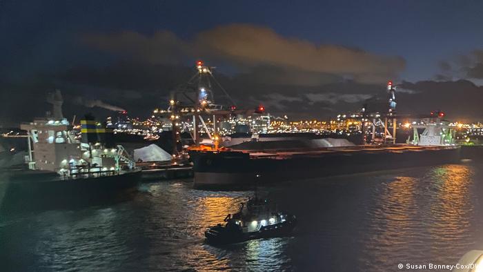 Nächtlicher Hafen in Rotterdam