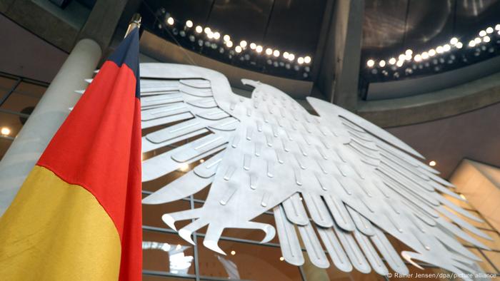 Bundestag | deutsche Flagge und der Adler
