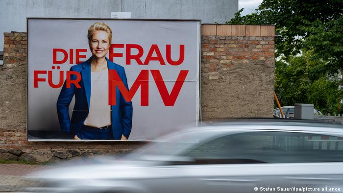 Manuela Schwesig auf einem großen Wahlplakat der SPD auf dem zu lesen ist: Die Frau für MV