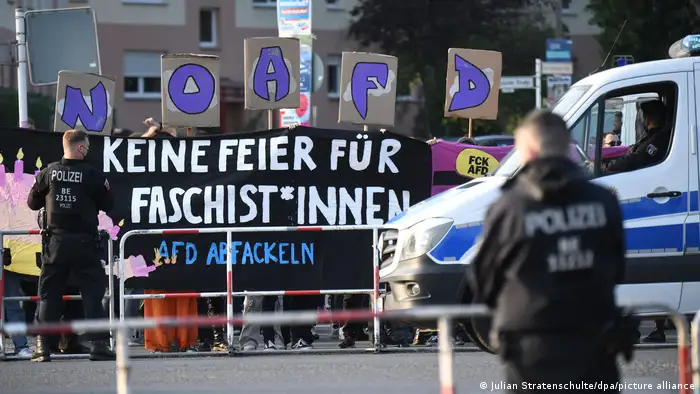 Bundestagswahl 2021 | Protest gegen Wahlparty der AfD
