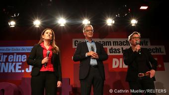 Ein Verlierer-Trio nach der Wahl 2021: Janine Wissler (links), Susanne Hennig-Wellsow (rechts) und Dietmar Bartsch (Mitte), der Vorsitzende der Linken. Ein Verlierer-Trio nach der Wahl 2021: Janine Wissler (links), Susanne Hennig-Wellsow (rechts) und Dietmar Bartsch (Mitte), der Vorsitzende der Linken.