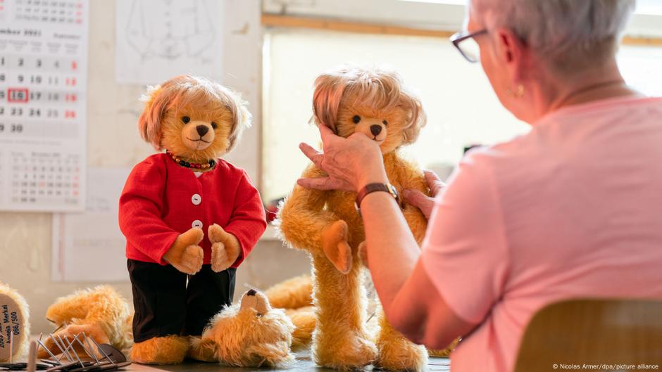 Deutschland Coburger Firma stellt Merkel-Teddy her