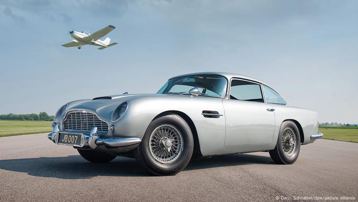 Fireball (1965): Aston Martin DB5