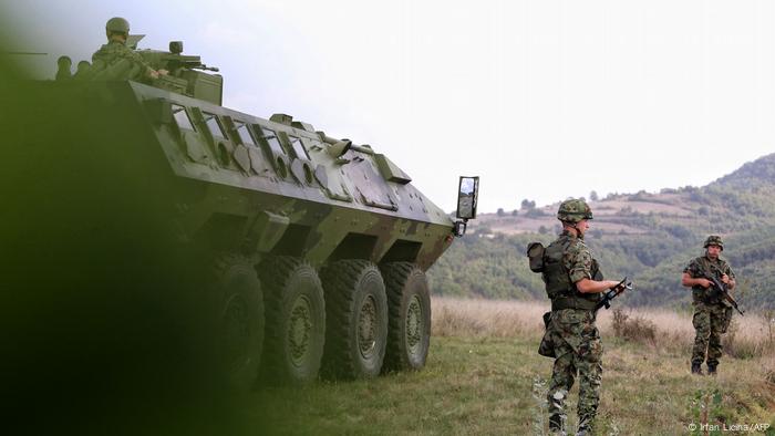 Sırbistan, Kosova sınırındaki askeri gücünü arttırıyor