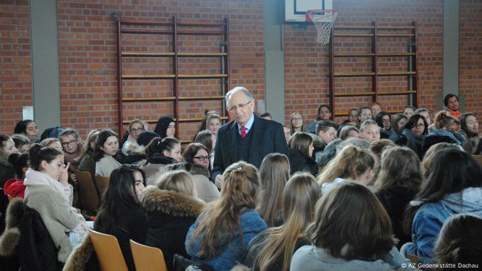 Holocaust survivor Abba Naor with students