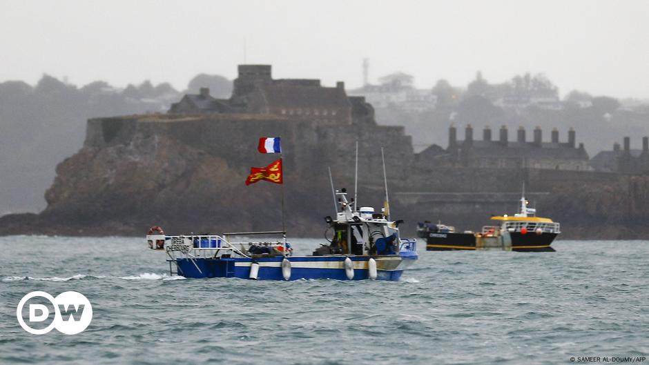 Fishing wars flare in Channel as Jersey rejects French applications | DW | 29.09.2021