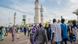 Des fidéles se rendent à la mosquée à Touba Des fidéles se rendent à la mosquée à Touba