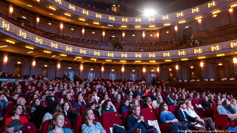 Faktencheck: Auch Ungeimpfte dürfen Anne-Frank-Film im Kino sehen