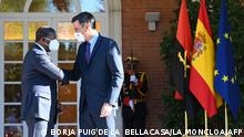 In this handout image released by La Moncloa on September 28, 2021 Spanish Prime Minister Pedro Sanchez (R) welcomes Angola's President Joao Manuel Goncalves at La Moncloa Palace, in Madrid, on September 28, 2021. (Photo by Borja Puig de la Bellacasa / LA MONCLOA / AFP) / RESTRICTED TO EDITORIAL USE - MANDATORY CREDIT AFP PHOTO / BORJA PUIG DE LA BELLACASA / LA MONCLOA - NO MARKETING - NO ADVERTISING CAMPAIGNS - DISTRIBUTED AS A SERVICE TO CLIENTS