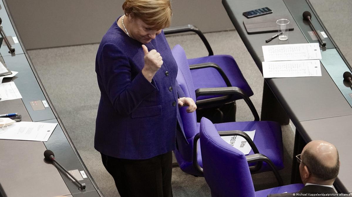 Merkel parabeniza social-democrata por sucesso eleitoral – DW – 29/09/2021