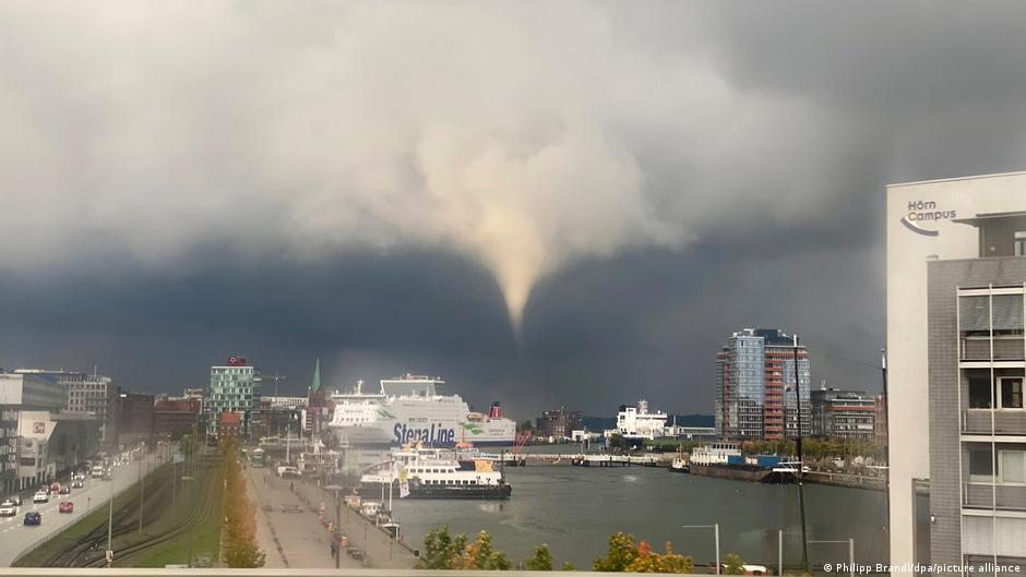 Tornado in Kiel reißt Menschen ins Wasser | Aktuell Deutschland | DW - Vimarsana News