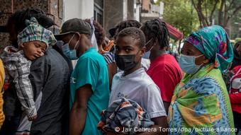 Mexiko | Flüchtlinge aus Haiti stehen Schlange für einen Asylantrag