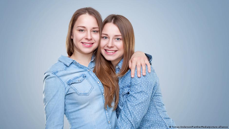 Científicos están cerca de resolver el misterio de por qué existen gemelos  idénticos | Ciencia y Ecología | DW 
