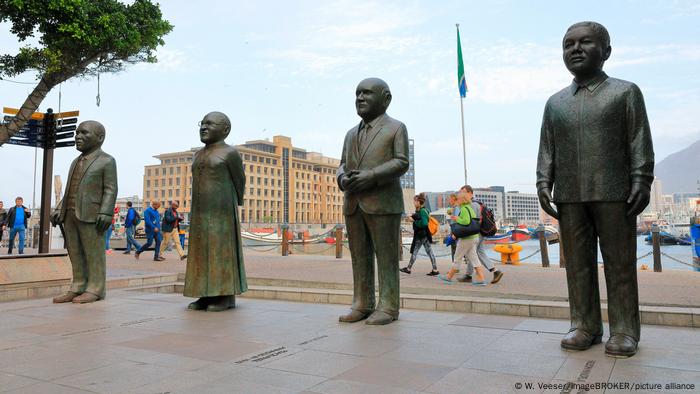 Südafrika Statuen von De Klerk Frederik Willem, Luthuli Albert, Mandela Nelson und Desmond Tutu in Kapstadt