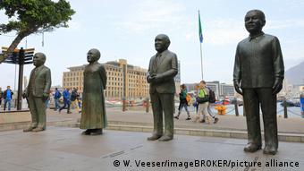 Ντε Κλερκ, Μαντέλα και άλλες φιγούρες από μπρούντζο στο Κέιπταουν