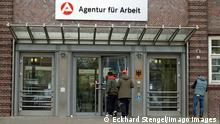 Eingang zur Agentur f¸r Arbeit Bremen - Bremerhaven. *** Entrance to the Employment Agency Bremen Bremerhaven