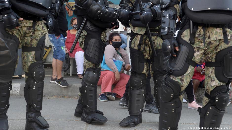 Police regain control of Ecuador prison after deadly riot – DW – 10/01/2021