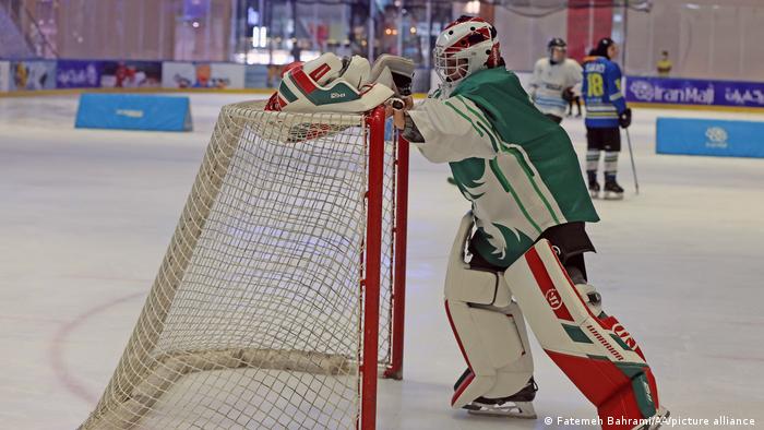 تمرینات تیم ملی هاکی روی یخ زنان ایران در سالن یخ ایران‌مال انجام می‌گیرد.