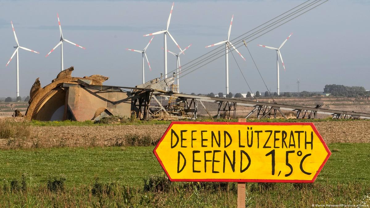 Germany: Activists' sit-in to stop coal mine expansion
