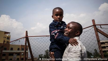 <div>Are Rwanda's dads ready for paternity leave?</div>