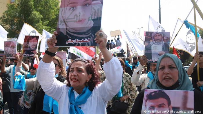 نساء يشاركن في الاحتجاجات في بغداد 01.10.2021