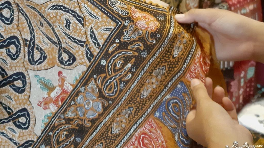Karya seni batik terkenal di indonesia berasal dari kota