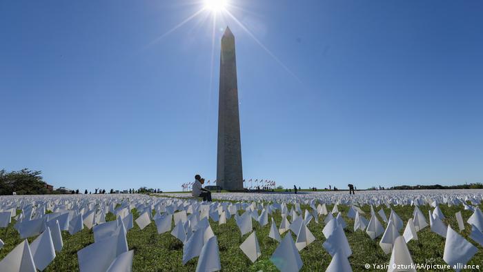 Washington | Kunstinstallation zum Gedenken an die amerikanischen Covid-19-Opfer 