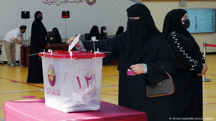 Mujeres votando en Qatar Mujeres votando en Qatar