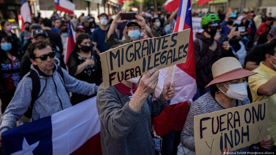 Chile vive marchas contra la xenofobia y contra la migración – DW –  03/10/2021