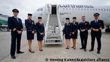 07.10.2019
Eine neuen Airbus A321neo Maschine der Deutschen Lufthansa AG steht bei einer Veranstaltung zur Taufe auf den Namen Aachen auf dem Gelände des Flughafens in Düsseldorf.