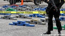 18.04.2013
Bildnummer: 59537923 Datum: 18.04.2013 Copyright: imago/Xinhua
A policeman guards marijuana packages seized in Guayaquil, Ecuador, on April 18, 2013. Guayaquil s police presented a half ton of marijuana after being seized during an operation called Cannabis in the port of Guayaquil, according to local press. (Xinhua/Str) ECUADOR-GUAYAQUIL-SECURITY-DRUGS PUBLICATIONxNOTxINxCHN Gesellschaft Kriminalität Drogen xsp x0x 2013 quer
59537923 Date 18 04 2013 Copyright Imago XINHUA a Policeman Guards Marijuana Packages seized in Guayaquil Ecuador ON April 18 2013 Guayaquil S Police presented a Half Sound of Marijuana After Being seized during to Operation called Cannabis in The Port of Guayaquil According to Local Press XINHUA Str Ecuador Guayaquil Security Drugs PUBLICATIONxNOTxINxCHN Society Crime Drugs xsp x0x 2013 horizontal 