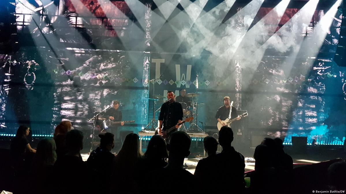 Music to help integrate Estonia's Russian speakers – DW – 10/10/2021