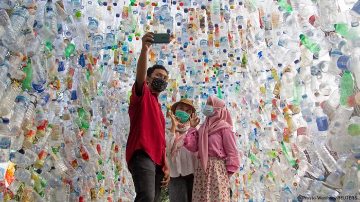 Indonesien Museum aus Plastikflaschen und -tüten 