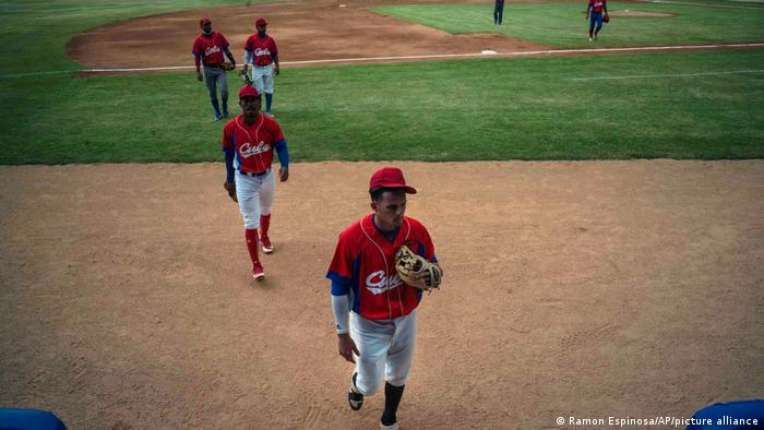 Kubanische National-Baseballspieler verlassen den Platz