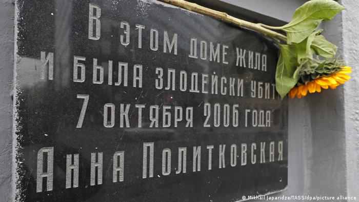 Memorial plaque on the house where Anna Politkovskaya lived